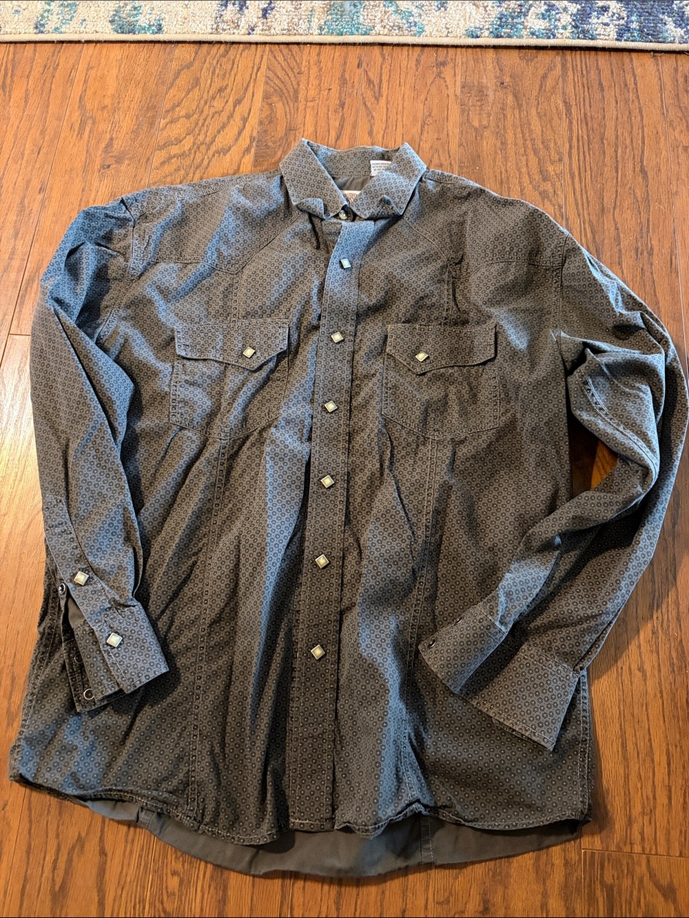 Men's Casual Long-Sleeve Button-Down Shirt in Charcoal Geo Print